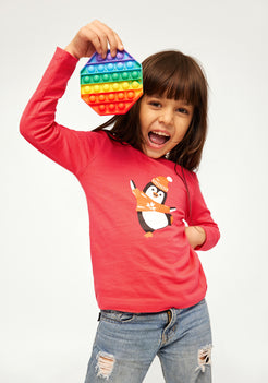 PINK TEE WITH PENGUIN PLACEMENT PRINT TEE