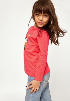 PINK TEE WITH PENGUIN PLACEMENT PRINT TEE