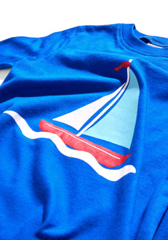 SOLID BLUE WITH BOAT PLACEMENT PRINT TEE